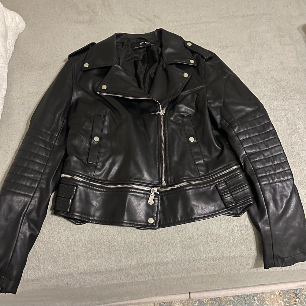 Leather Zara jacket!!! 🖤